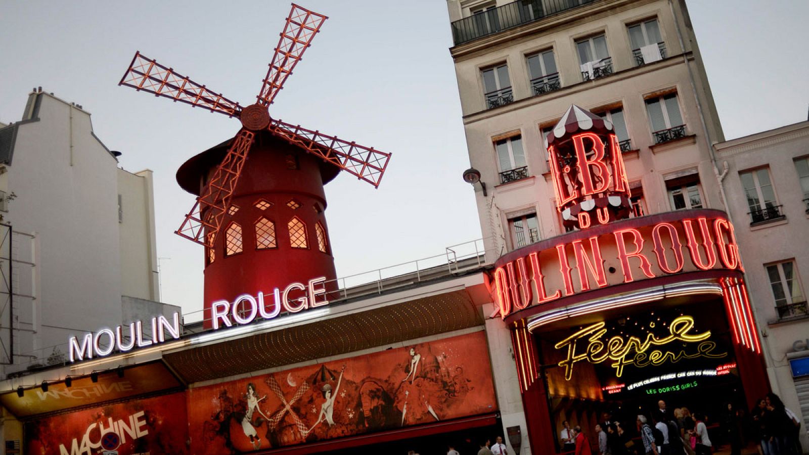 El Moulin Rouge celebra su 130º aniversario - Ver ahora