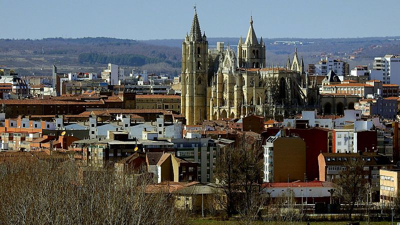 Si le preguntan a Siri, el asistente virtual de Apple, cómo llegar a León, les indicará el camino hasta Valladolid. El error ha causado malestar entre los vecinos y la Unión del Pueblo Leonés ya se ha quejado a Apple.