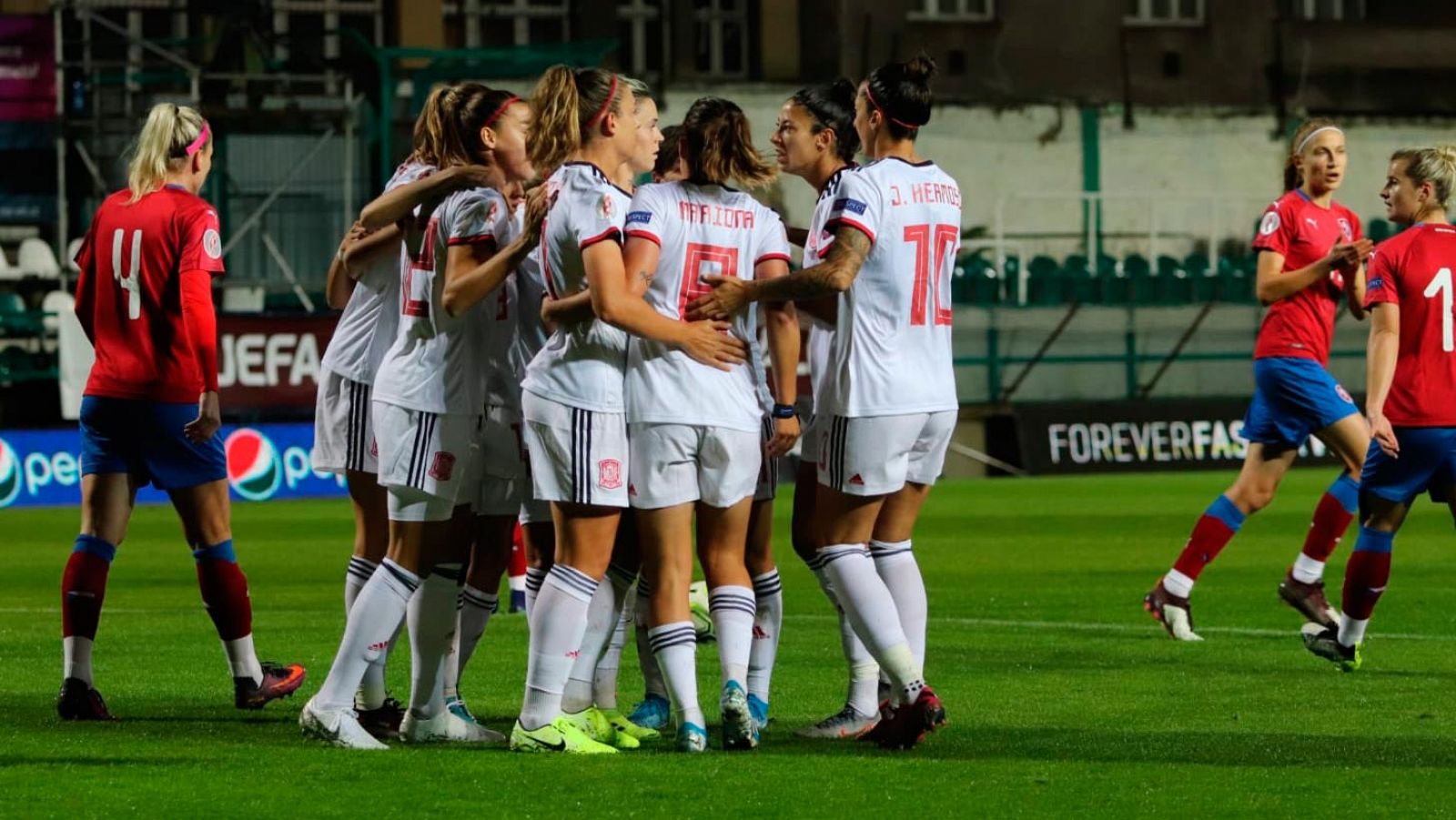 República Checa 0-1 España: autogol de Jana Sedlackova