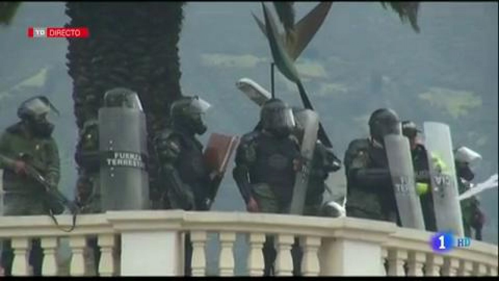 Miles de indígenas toman la Asamblea Nacional de Ecuador -RTVE.es | Ver