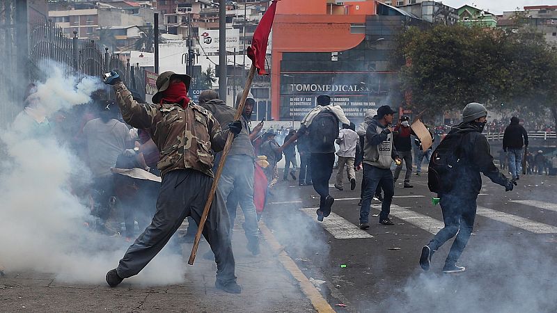 Toque de queda en Ecuador después de que manifestantes indígenas asaltaran el Parlamento 