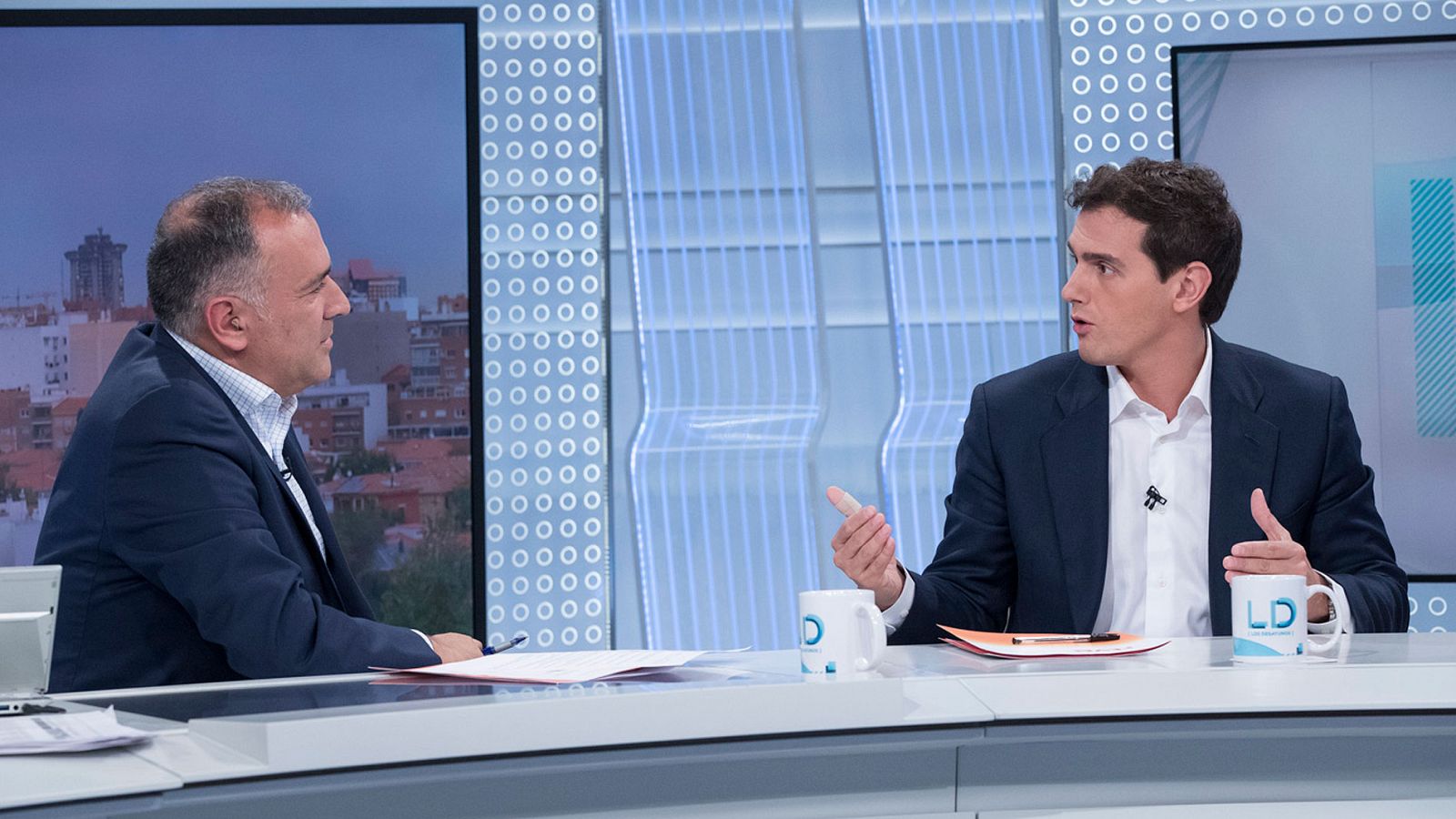 Los Desayunos - Rivera insiste en que no estará en un Gobierno con Sánchez pero pide "compromiso" para "desbloquear España" - RTVE.es