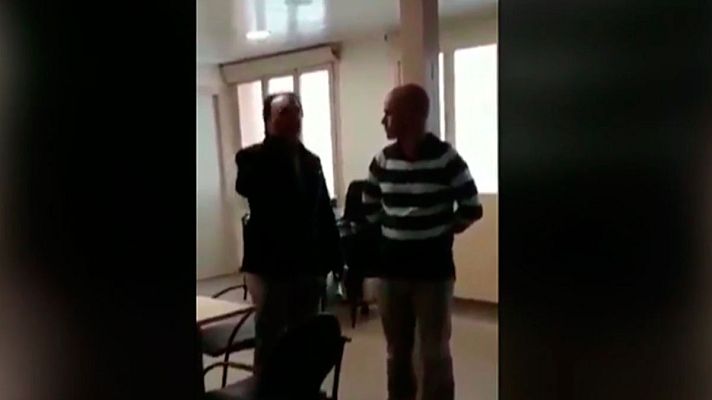 Telediario 1 - Condenan el escrache independentista a una doctora que no atendió a una paciente en catalán