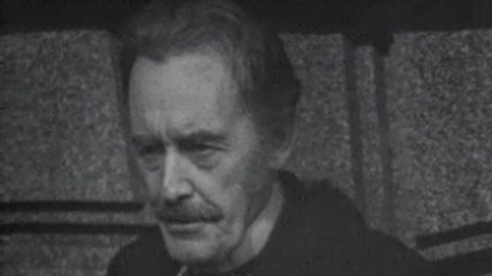 La casa de las locas - Visita en el aniversario de una muerte - La casa de las locas | Ver