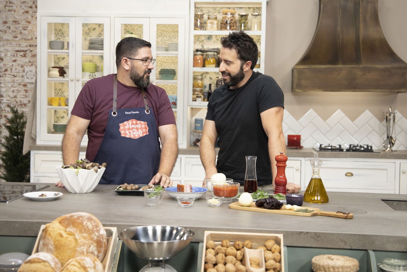 Hacer de comer - Caracoles en salsa y caballa con hinojo - ver ahora