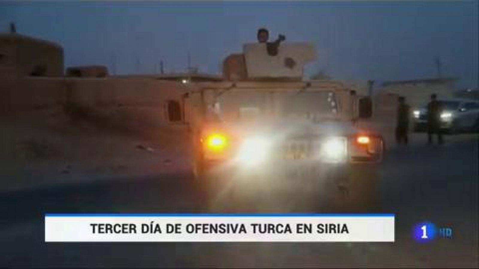 Los combatientes kurdosirios toman posiciones para defenderse de la ofensiva del ejército turco, que sigue avanzando y ya tiene bajo su control once localidades sirias. En el tercer día de ataques sube el número de muertos, heridos y desplazados: hay