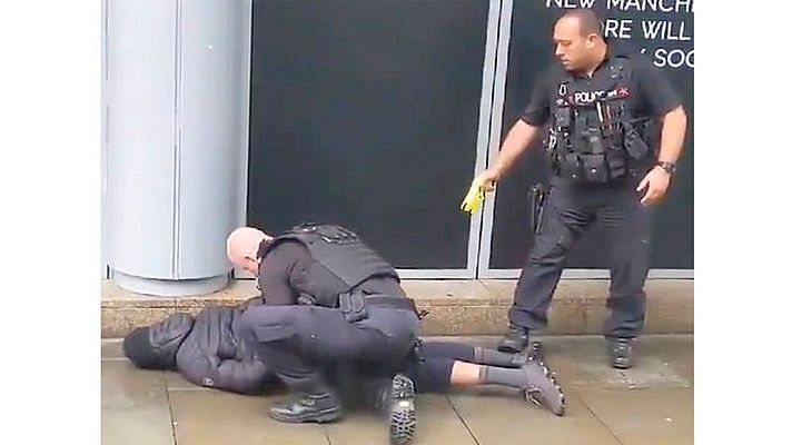 Telediario 1 - Tres heridos en un ataque terrorista con cuchillo en un centro comercial de Manchester