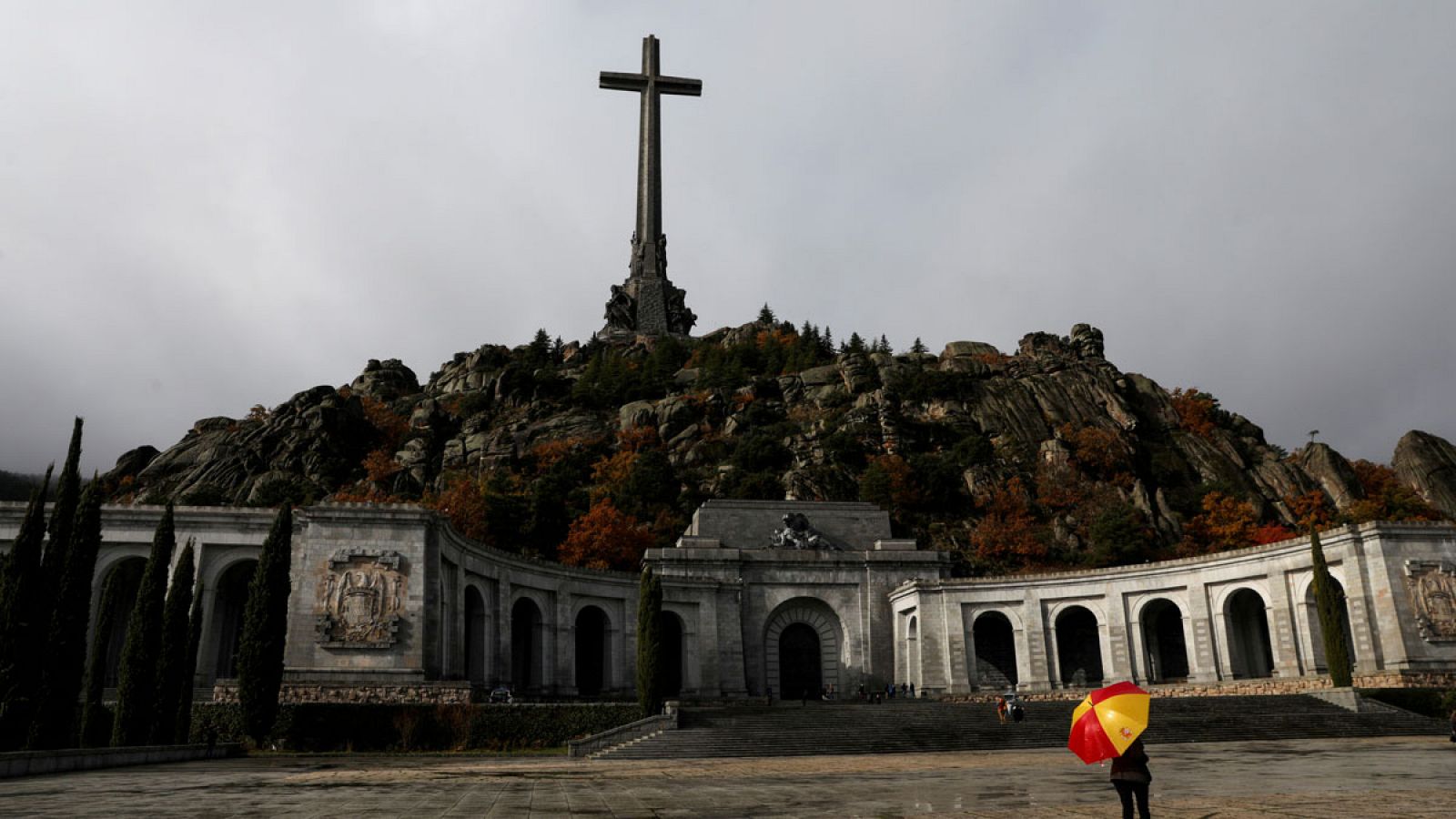 Exhumación de Franco | Las reacciones de los últimos visitantes a la tumba de Franco: "Esto es una profanación"