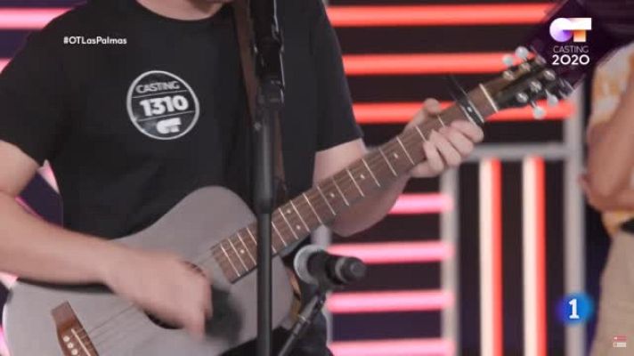 OT 2020 - Sebastián canta a la guitarra por Britney Spears