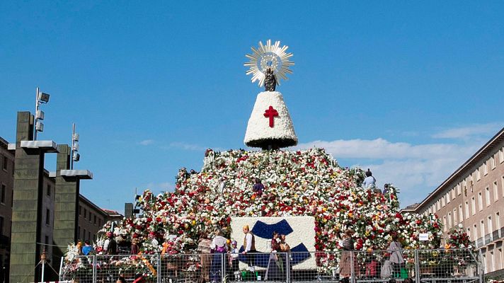 Telediario 1 - La tradicional Ofrenda de Flores a la Virgen del Pilar en Zaragoza atrae a más de 91.000 personas