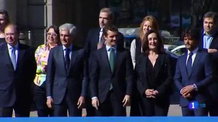 Telediario 1 - Casado: "Sánchez no puede ponerse el casco de bombero tras crear el incendio"