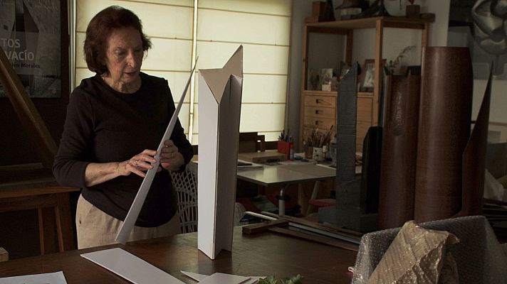 Isla, vuelo y horizonte (Mª Belén Morales)