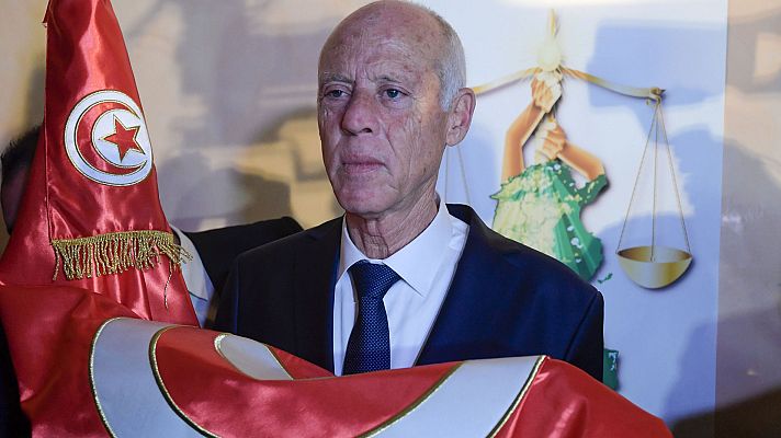 Informativo 24h - El jurista Kais Said gana las elecciones en Túnez, según los sondeos a pie de urna