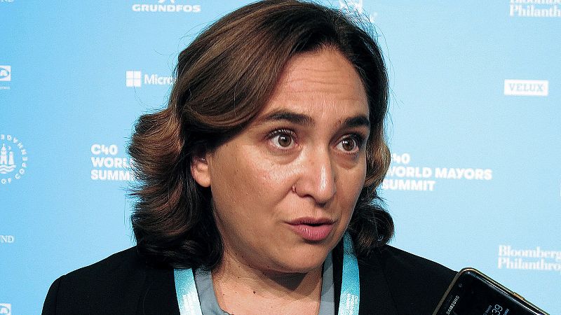 La alcaldesa de Barcelona, Ada Colau, ha considerado que la sentencia que condena a penas de prisión a los líderes independentistas es "la peor versión de la judicialización: la crueldad", y ha supuesto "un retroceso del estado de derecho". "El confl