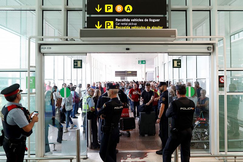 Activistas independentistas llaman a paralizar el Aeropuerto de El Prat en Barcelona