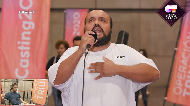 Un señor voluminoso canta un bolero con mucho sentimiento en la fase 1 del casting de OT 2020 en Valencia