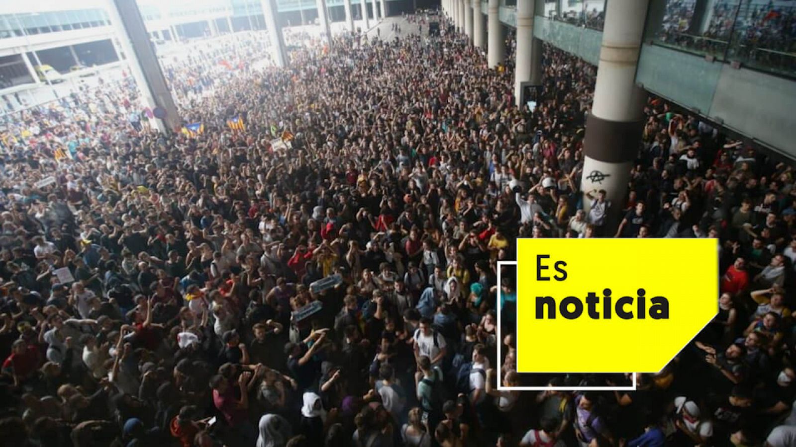 Miles de manifestantes independentistas se dirigen a pie al aeropuerto de Barcelona