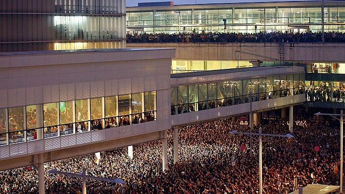 El aeropuerto de El Prat, epicentro de la protesta independentista