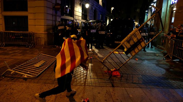 Telediario 1 - Cargas ante la Jefatura Superior de Policía de Barcelona