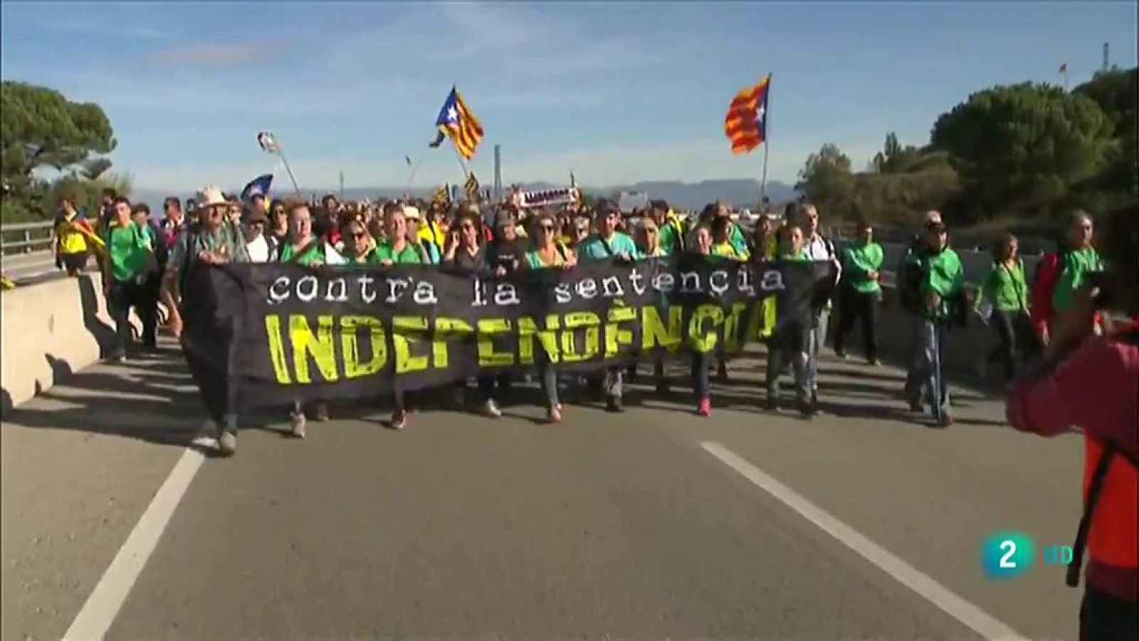 Miles de catalanes marchan por la independencia