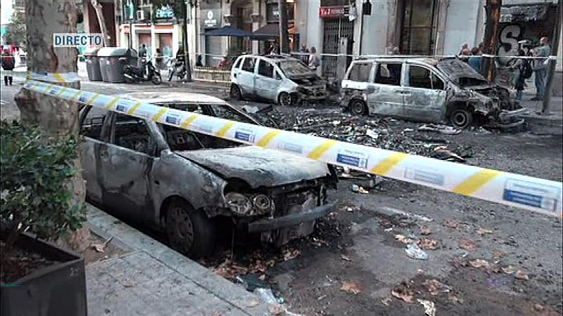 Barcelona amanece con coches quemados tras las barricadas levantadas por los manifestantes