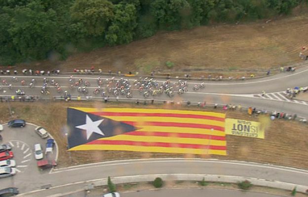 Barcelona recibe el Tour con lluvia