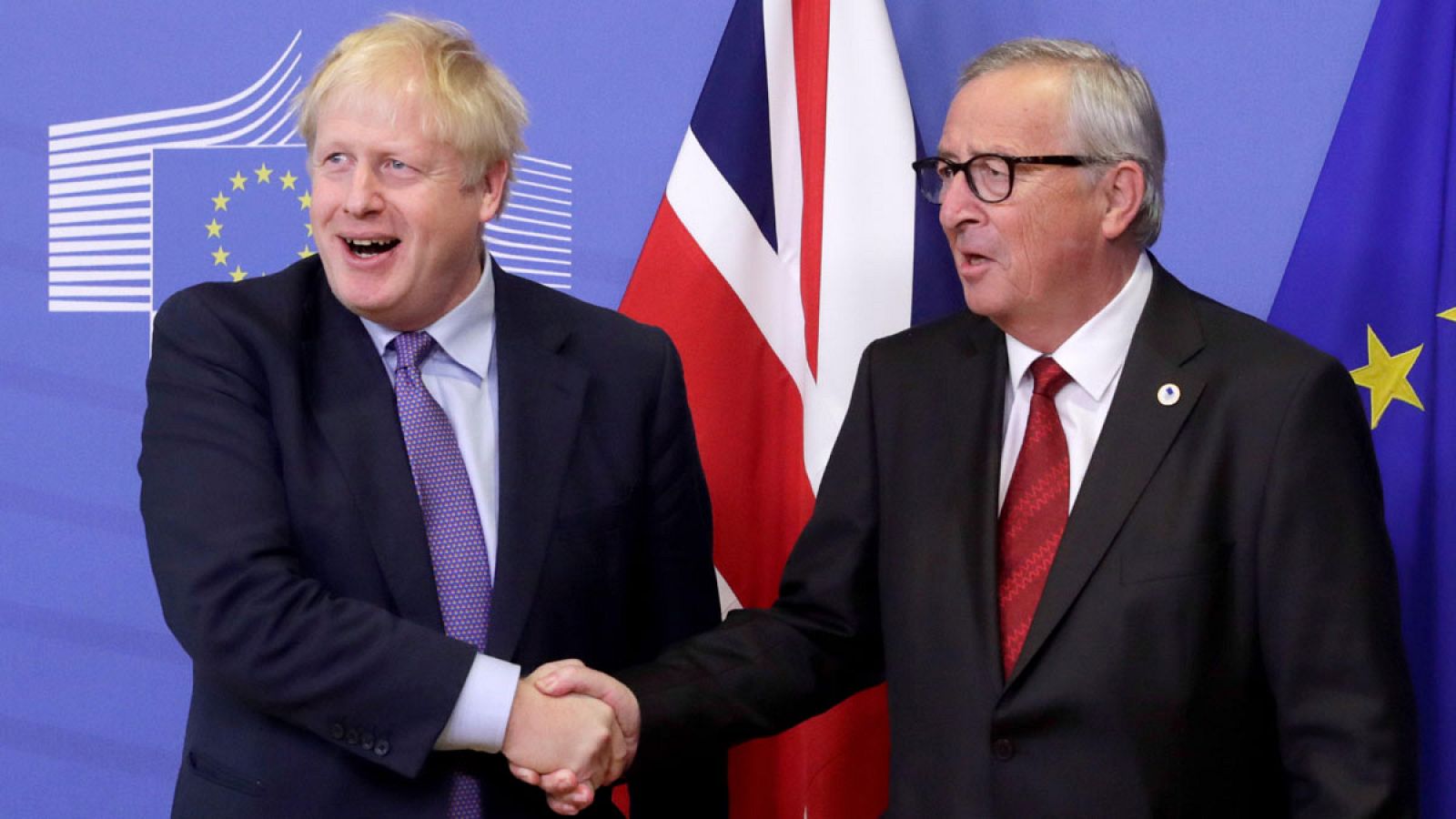 La Unión Europea y el Gobierno de Reino Unido que encabeza Boris Johnson han cerrado un acuerdo para llevar a cabo un Brexit ordenado, justo a tiempo para que los líderes europeos lo revisen este jueves en la cumbre que celebran en Bruselas, si bien 