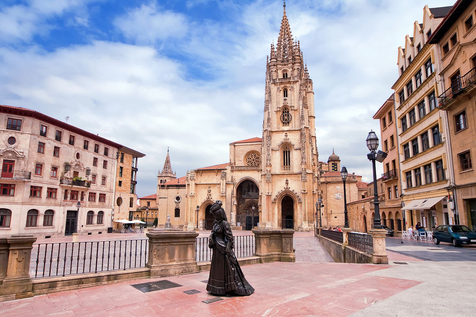 Oviedo se prepara para recibir a los reyes con motivo de los Premios Princesa de Asturias