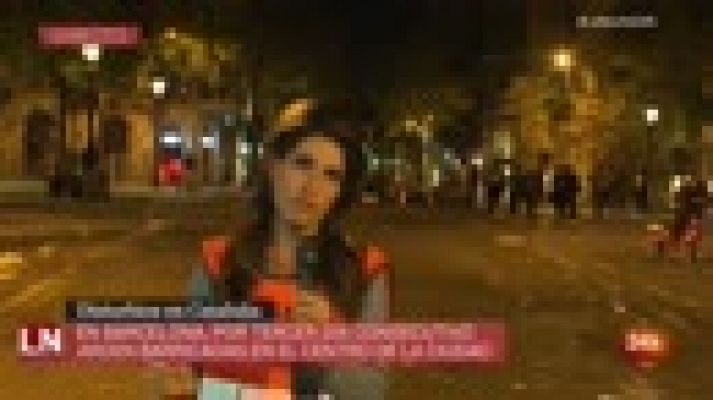 Informativo 24h - Los Mossos tratan de contener a los manifestantes en la cuarta jornada de protestas en Barcelona
