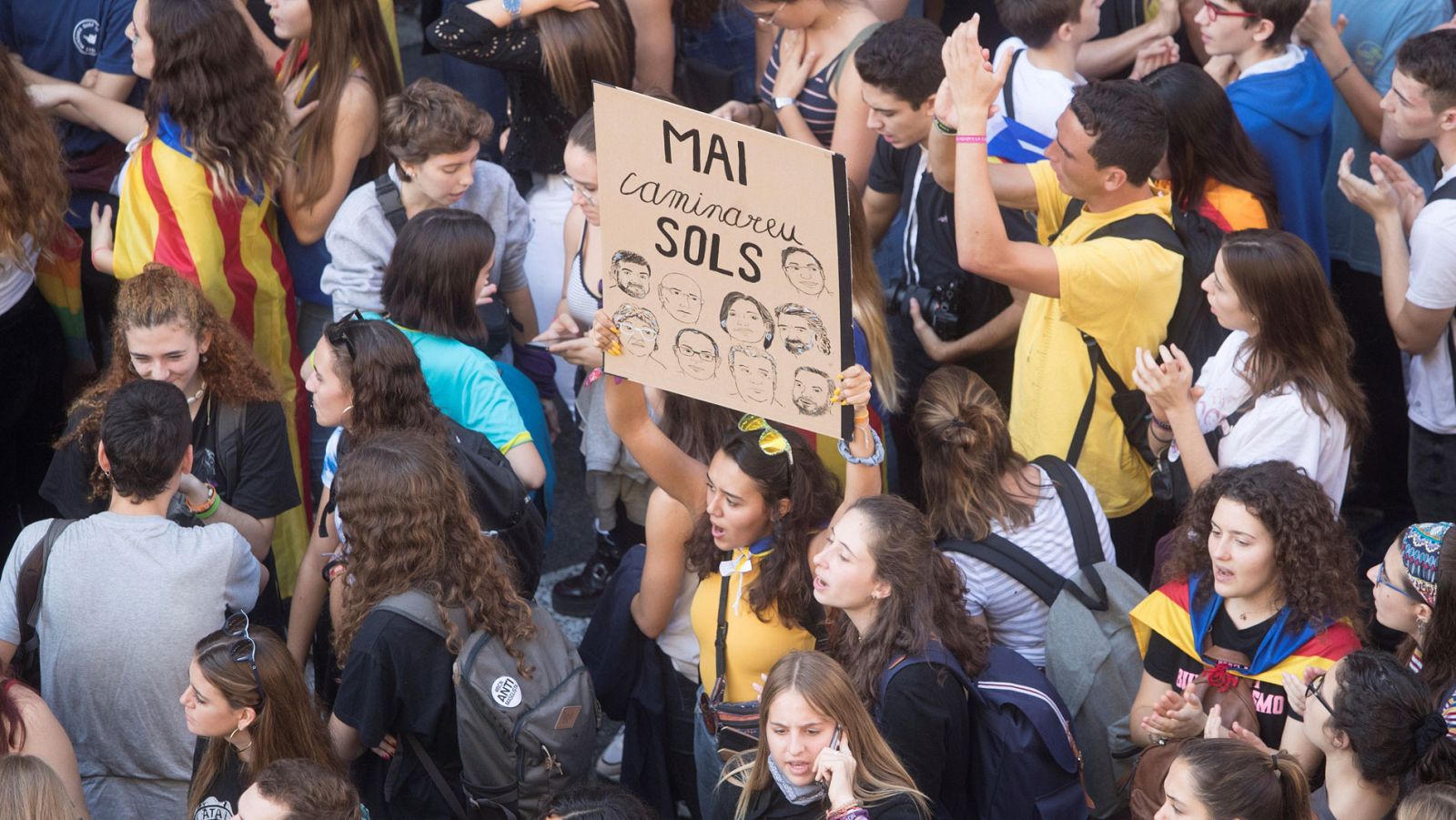 Medio centenar de manifestantes reclama la libertad para cinco detenidos por disturbios en Gerona