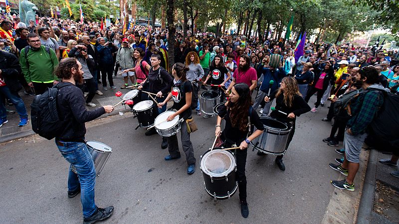 Cortes de tráfico y trenes en Cataluña por la huelga general por la sentencia del 'procés'