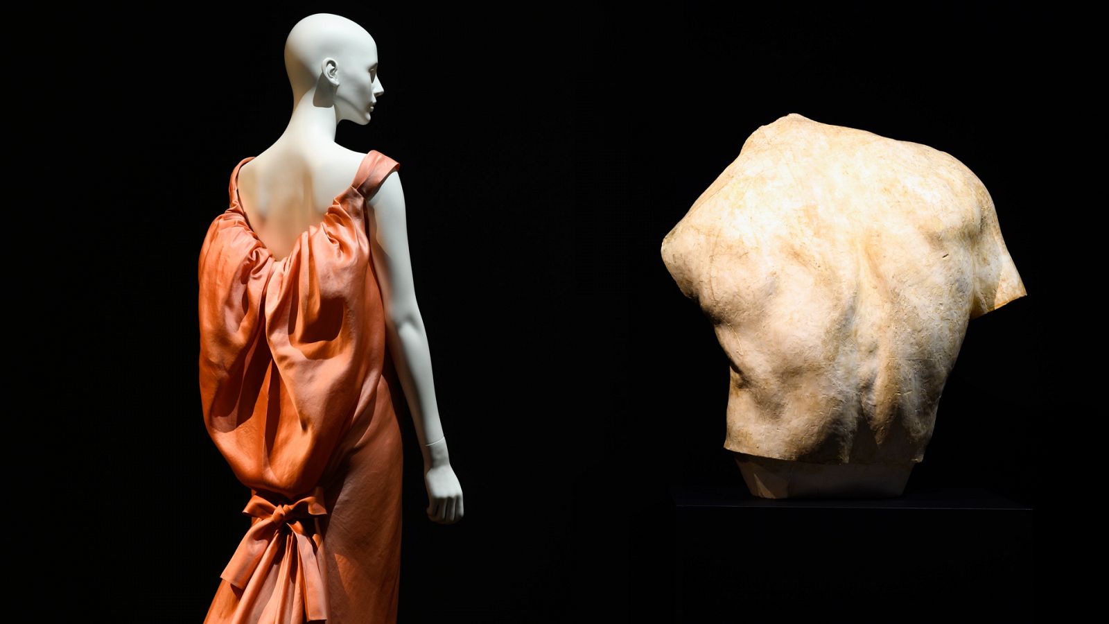 Recorrido por la moda desde el siglo XVIII al XXI en el Museo Bourdelle (París)