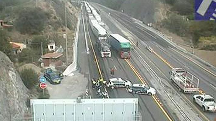 Informativo 24h - Una treintena de carreteras cortadas por la huelga general en Cataluña