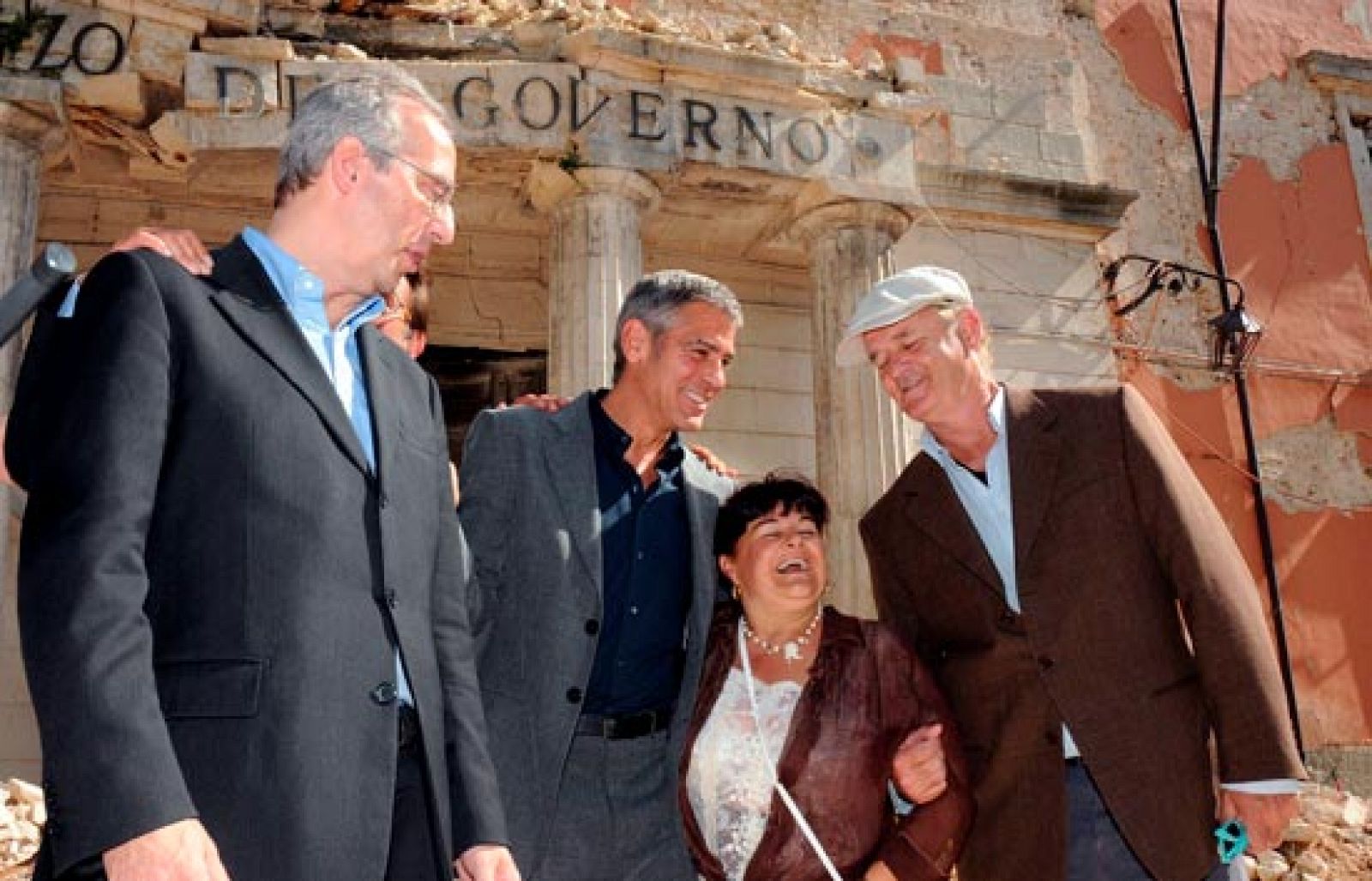 Las ruinas de la ciudad italiana de L'Aquila tienen muchos visitantes ilustres | Ver