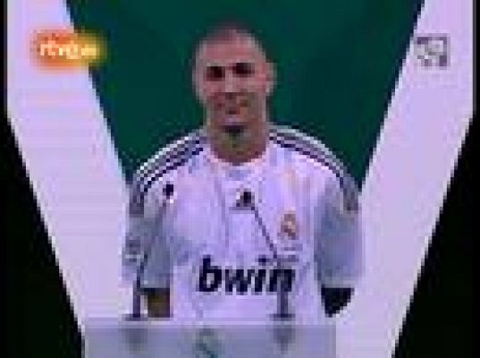 Benzema llega en 'petit comité'