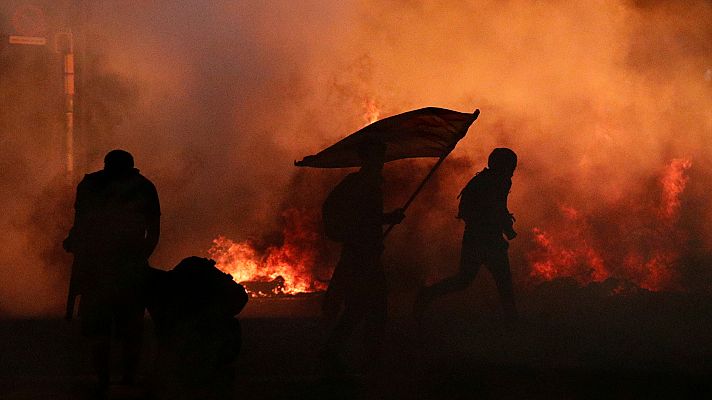 Miles de personas toman las calles de Barcelona durante la huelga general