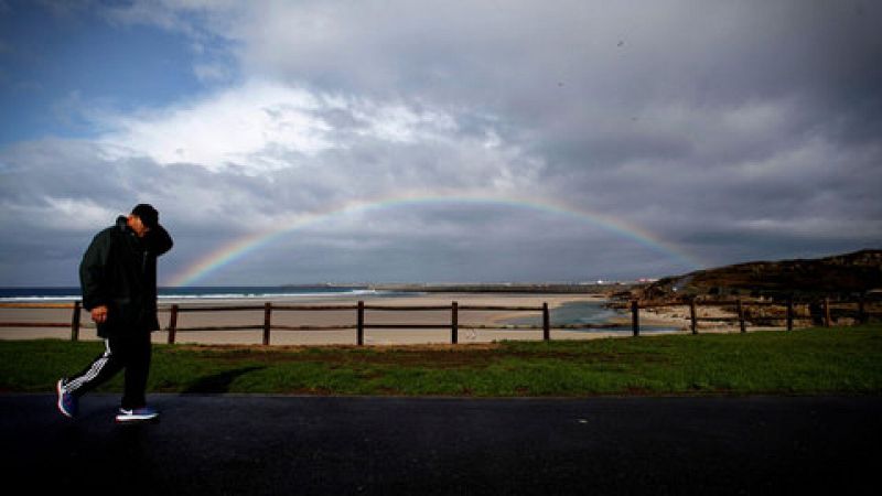 Cielos nubosos y con lluvias en  la mitad noroeste peninsular