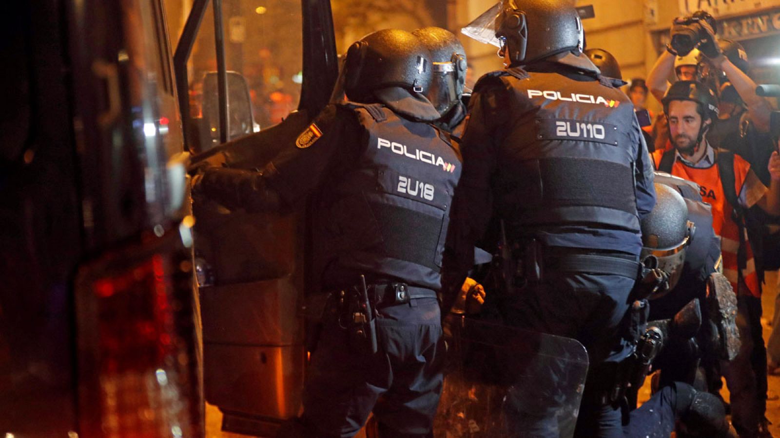 Dos heridos en los disturbios en Cataluña en estado muy grave, uno de ellos el policía que recibió una pedrada el viernes | Ver