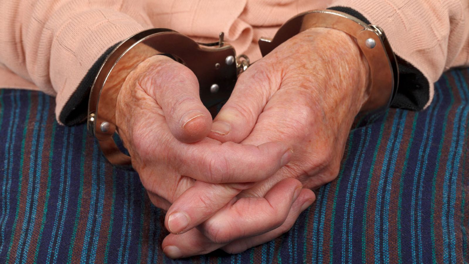 Una anciana de 76 años detenida por varios robos en apartamentos turísticos - RTVE.es