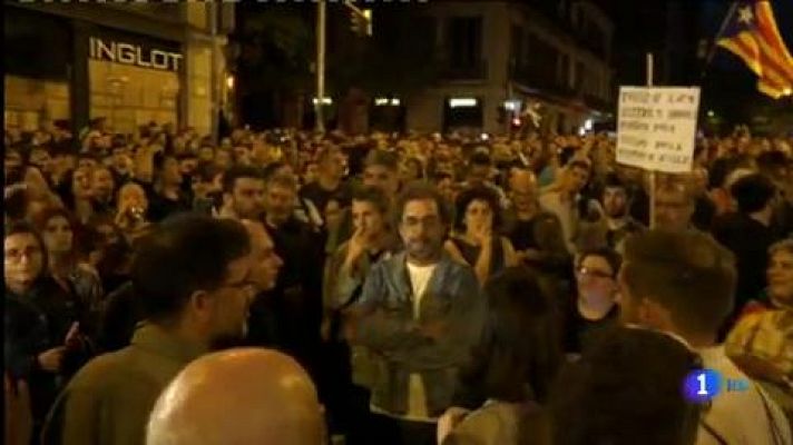 Telediario 1 - Los manifestantes pacíficos se imponen a los violentos en sexta jornada de protestas en Barcelona