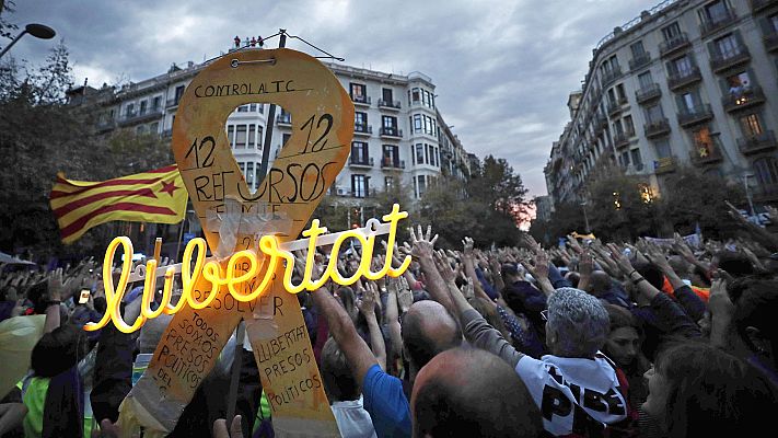 Telediario 1 - Primera jornada de protestas pacíficas tras siete días de altercados violentos contra la sentencia del 'procés' en Cataluña