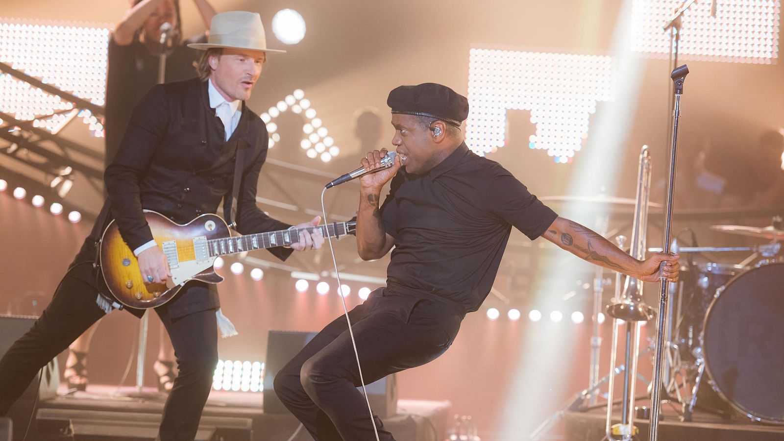 La Hora Musa - Vintage Trouble "Everyone is everyone"