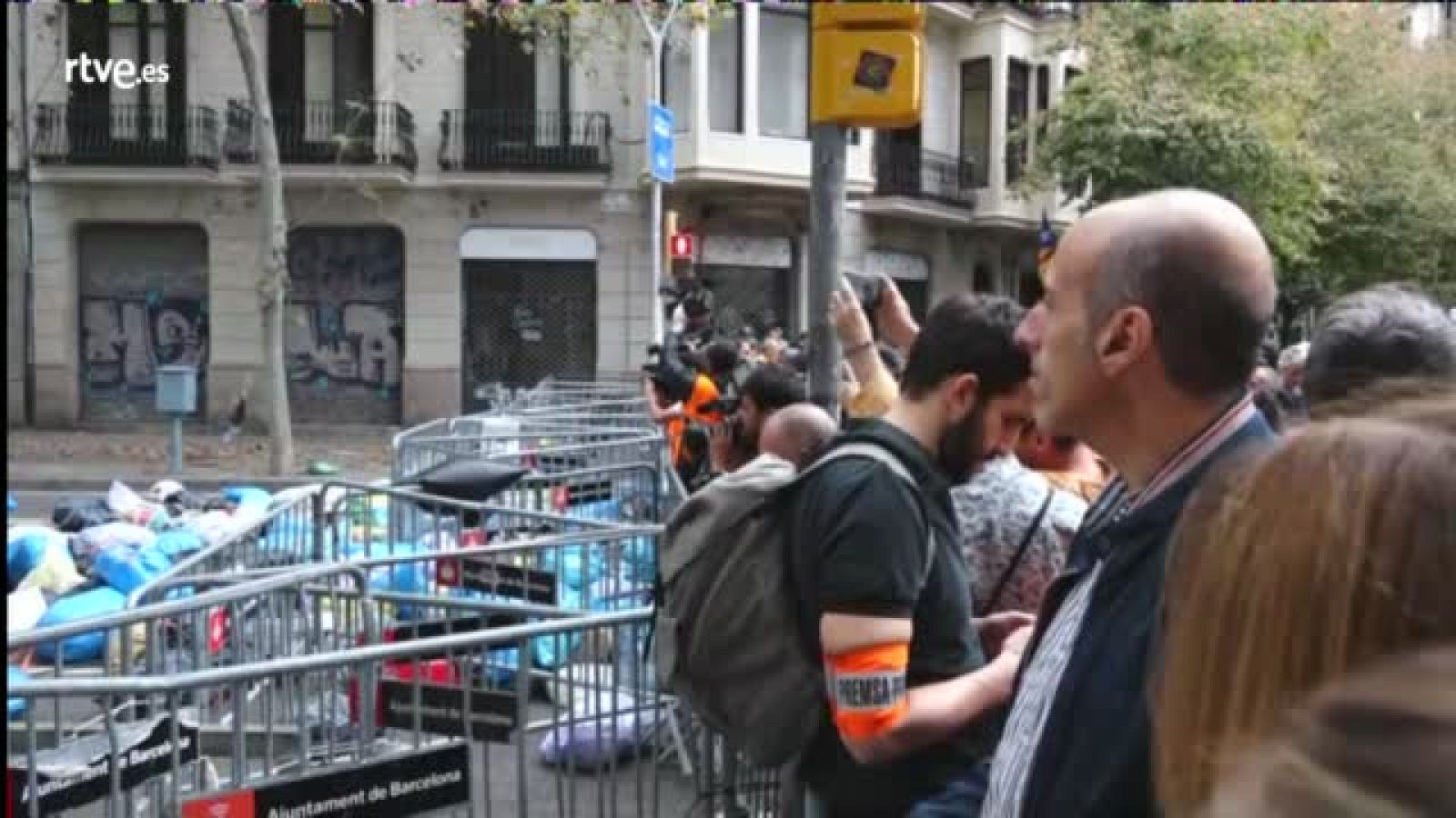 Protesta pacífica davant de la Delegació del Govern a Barcelona