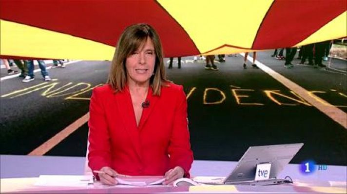 Telediario 1 - Protesta pacífica frente a la Delegación de Gobierno en Barcelona por la visita de Sánchez