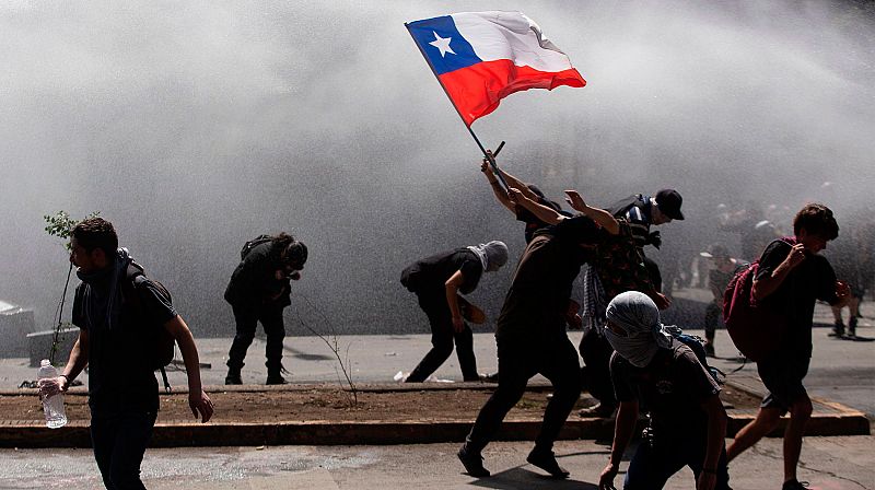 Ya son 15 muertos en las calles de Chile tras cuatro días de protestas contra el Gobierno