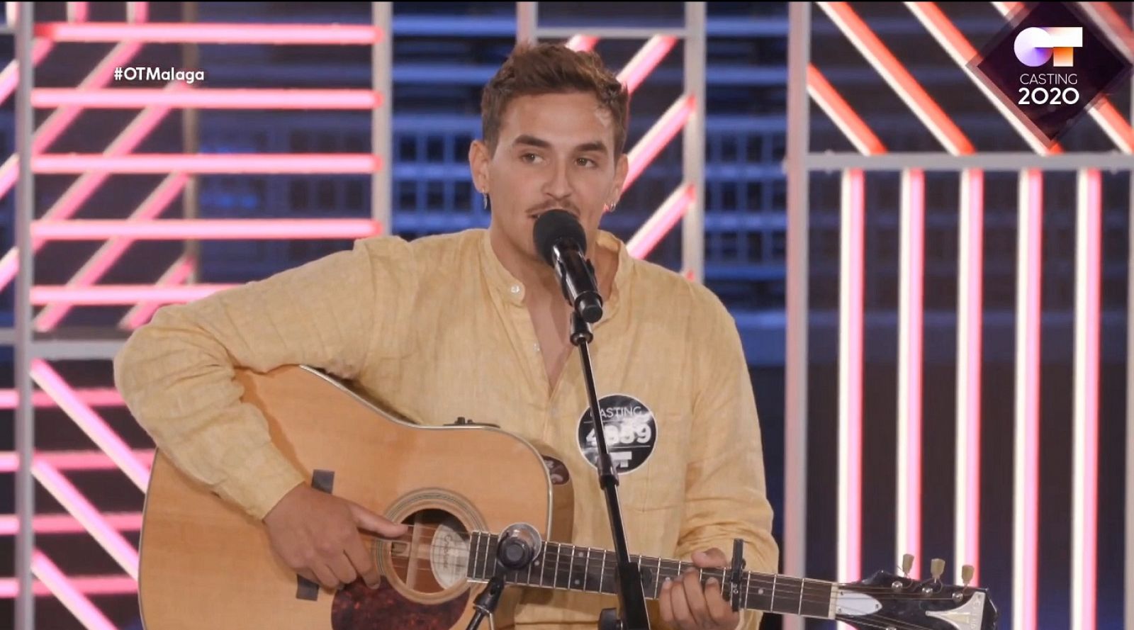 Ginés versiona una canción antigua en la Fase 2 del casting OT 2020 en Málaga