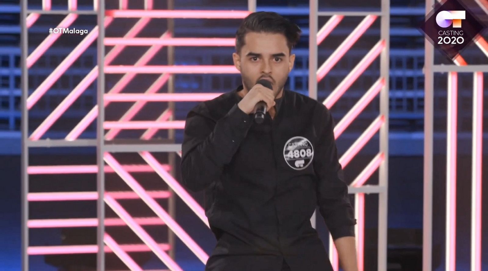 Eliazar deja con la boca abierta al jurado de Operación Triunfo en la Fase 2 del casting OT 2020 en Málaga porque se abre de piernas y se mueve rapidísimo.