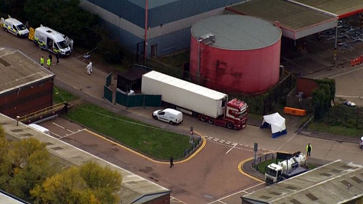 Informativo 24h - Hallan 39 cuerpos en el interior de un camión en Essex