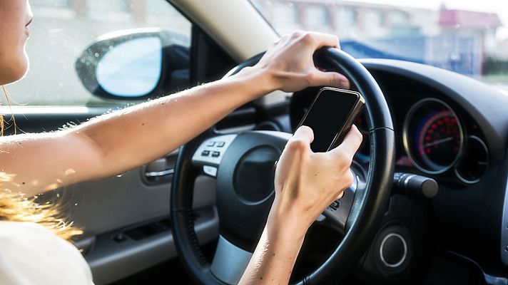 Telediario 1 - La DGT conciencia en cines sobre el uso del móvil al volante