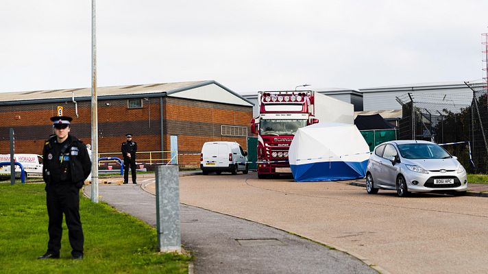 Telediario 1 - Hallan 39 muertos en un camión frigorífico en Reino Unido